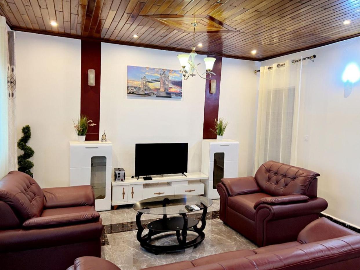 Studio Meuble Haut Standing Jouvence Яунде Экстерьер фото